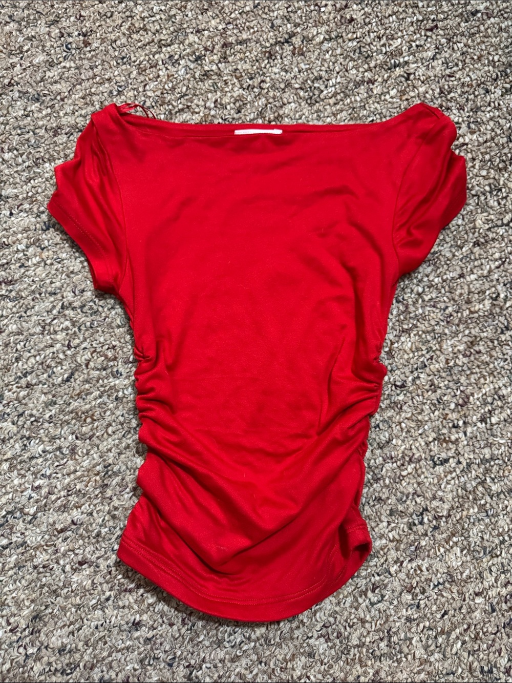 Womenโs Red Scoop-Neck Ruched Short Sleeve Top